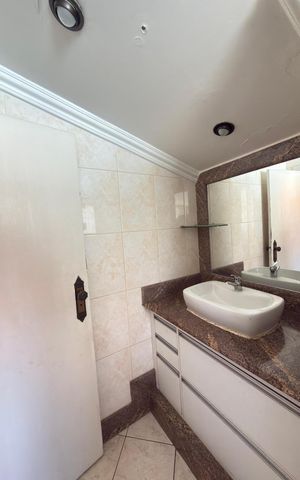 Casa de condomínio à venda com 757m², 8 quartos e 8 vagas Casa de condomínio à venda com 757m², 8 quartos e 8 vagasBanheiro da Suíte 3