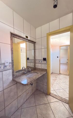 Casa de condomínio à venda com 757m², 8 quartos e 8 vagas Casa de condomínio à venda com 757m², 8 quartos e 8 vagasBanheiro da Suíte 2
