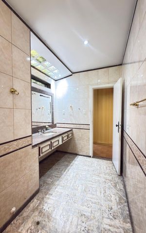 Casa de condomínio à venda com 757m², 8 quartos e 8 vagas Casa de condomínio à venda com 757m², 8 quartos e 8 vagasBanheiro da Suíte