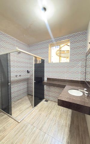 Casa de condomínio à venda com 757m², 8 quartos e 8 vagas Casa de condomínio à venda com 757m², 8 quartos e 8 vagasBanheiro da Suíte 1