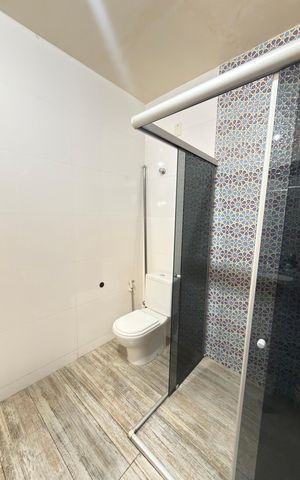 Casa de condomínio à venda com 757m², 8 quartos e 8 vagas Casa de condomínio à venda com 757m², 8 quartos e 8 vagasBanheiro da Suíte 1