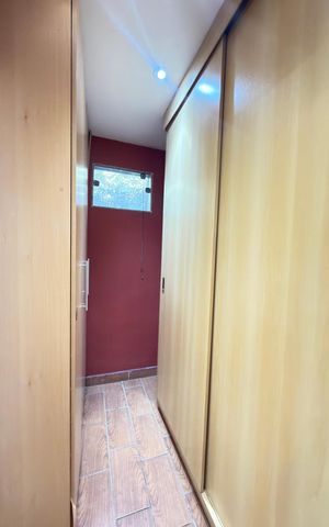 Casa de condomínio à venda com 757m², 8 quartos e 8 vagas Casa de condomínio à venda com 757m², 8 quartos e 8 vagasCloset da suíte