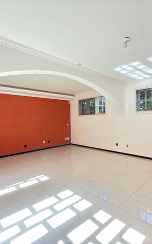 Casa de condomínio à venda com 757m², 8 quartos e 8 vagas Casa de condomínio à venda com 757m², 8 quartos e 8 vagasSala