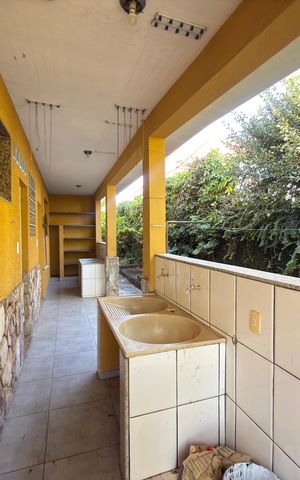 Casa de condomínio à venda com 757m², 8 quartos e 8 vagas Casa de condomínio à venda com 757m², 8 quartos e 8 vagasCozinha e Área de Serviço