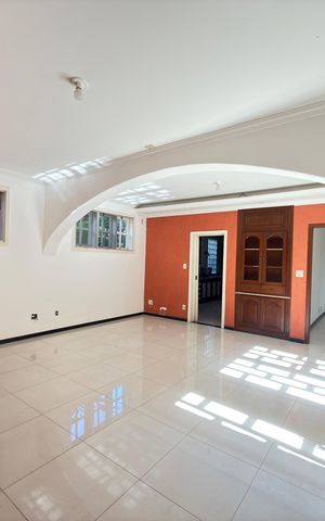 Casa de condomínio à venda com 757m², 8 quartos e 8 vagas Casa de condomínio à venda com 757m², 8 quartos e 8 vagasSala