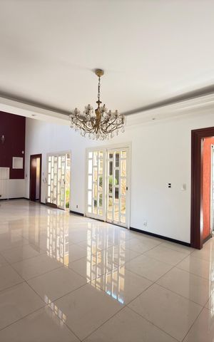 Casa de condomínio à venda com 757m², 8 quartos e 8 vagas Casa de condomínio à venda com 757m², 8 quartos e 8 vagasSala