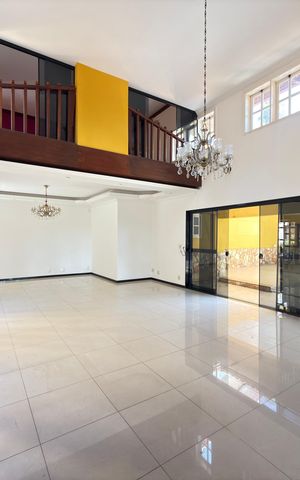 Casa de condomínio à venda com 757m², 8 quartos e 8 vagas Casa de condomínio à venda com 757m², 8 quartos e 8 vagasSala