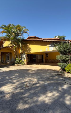 Casa de condomínio à venda com 757m², 8 quartos e 8 vagas Casa de condomínio à venda com 757m², 8 quartos e 8 vagasFachada
