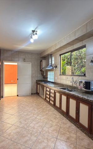 Casa de condomínio à venda com 757m², 8 quartos e 8 vagas Casa de condomínio à venda com 757m², 8 quartos e 8 vagasCozinha e Área de Serviço