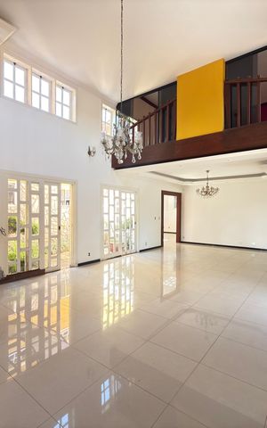 Casa de condomínio à venda com 757m², 8 quartos e 8 vagas Casa de condomínio à venda com 757m², 8 quartos e 8 vagasSala