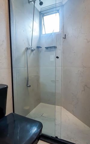 Apartamento à venda com 42m², 1 quarto e 2 vagas Apartamento à venda com 42m², 1 quarto e 2 vagasBanheiro social