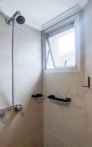 Apartamento à venda com 42m², 1 quarto e 2 vagas Apartamento à venda com 42m², 1 quarto e 2 vagasBanheiro social