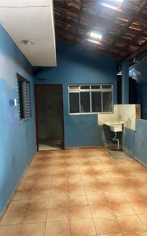 Casa à venda com 221m², 3 quartos e 3 vagas