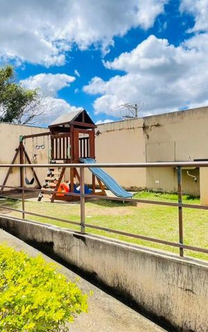 Casa de condomínio para alugar com 48m², 2 quartos e 2 vagas Casa de condomínio para alugar com 48m², 2 quartos e 2 vagasÁrea comum - Playground
