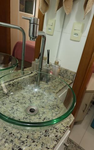 Apartamento para alugar com 60m², 2 quartos e 1 vagaBanheiro da Suíte - Pia
