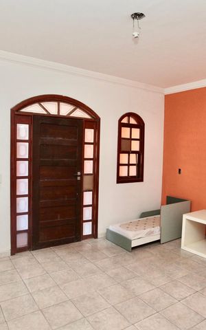 Casa à venda com 500m², 5 quartos e 3 vagas Casa à venda com 500m², 5 quartos e 3 vagasSala