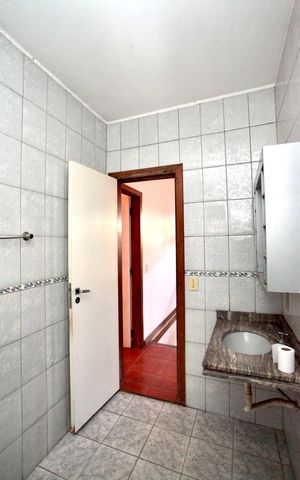 Casa à venda com 500m², 5 quartos e 3 vagas Casa à venda com 500m², 5 quartos e 3 vagasBanheiro Social