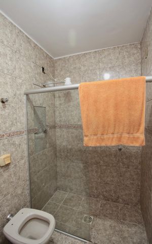 Casa à venda com 500m², 5 quartos e 3 vagas Casa à venda com 500m², 5 quartos e 3 vagasBanheiro da Suíte