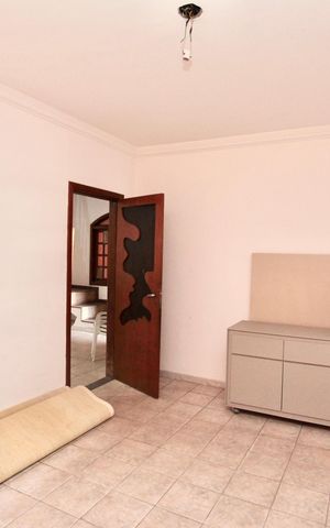 Casa à venda com 500m², 5 quartos e 3 vagas Casa à venda com 500m², 5 quartos e 3 vagasSala