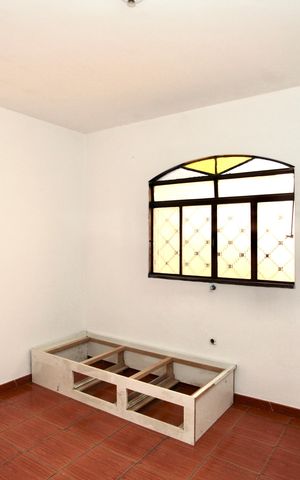 Casa à venda com 500m², 5 quartos e 3 vagas Casa à venda com 500m², 5 quartos e 3 vagasQuarto 2
