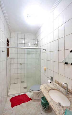 Casa à venda com 500m², 5 quartos e 3 vagas Casa à venda com 500m², 5 quartos e 3 vagasLavabo
