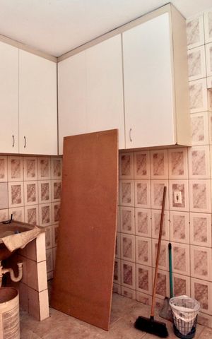 Casa à venda com 500m², 5 quartos e 3 vagas Casa à venda com 500m², 5 quartos e 3 vagasCozinha e Área de Serviço
