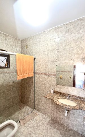 Casa à venda com 500m², 5 quartos e 3 vagas Casa à venda com 500m², 5 quartos e 3 vagasBanheiro da Suíte
