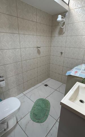 Casa à venda com 170m², 3 quartos e 2 vagasBanheiro 1