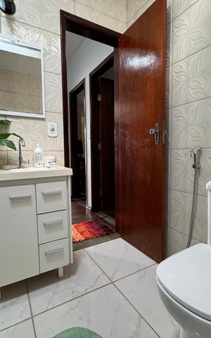 Casa à venda com 170m², 3 quartos e 2 vagasBanheiro 1
