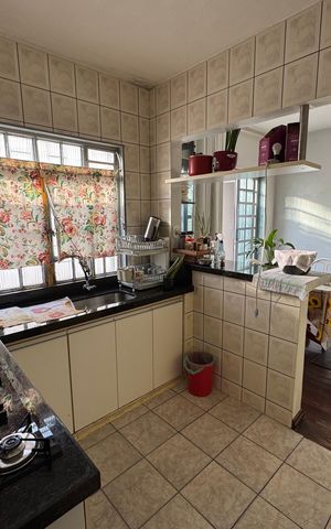 Casa à venda com 170m², 3 quartos e 2 vagasCozinha 