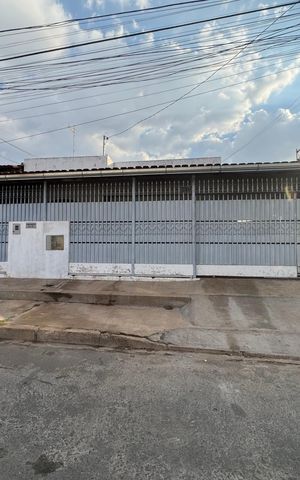 Casa à venda com 170m², 3 quartos e 2 vagasFachada