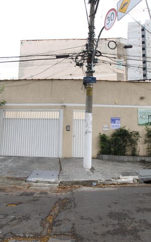 Casa à venda com 90m², 2 quartos e 2 vagasFachada