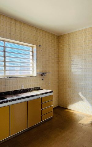 Casa para alugar com 200m², 4 quartos e 2 vagas
