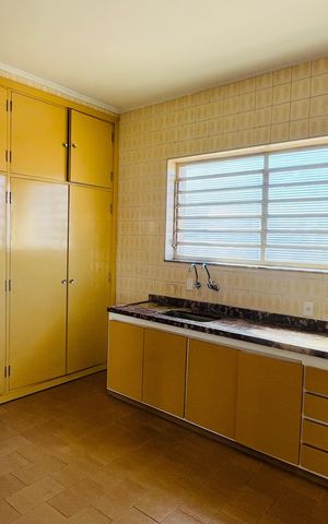 Casa para alugar com 200m², 4 quartos e 2 vagas