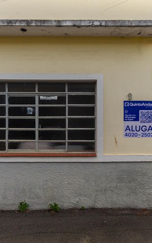 Casa para alugar com 60m², 2 quartos e 1 vaga Casa para alugar com 60m², 2 quartos e 1 vagaFachada
