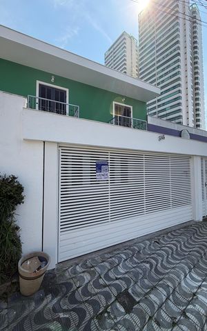 Casa para alugar com 255m², 4 quartos e 3 vagas Casa para alugar com 255m², 4 quartos e 3 vagasFachada