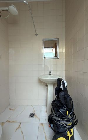 Casa para alugar com 255m², 4 quartos e 3 vagas Casa para alugar com 255m², 4 quartos e 3 vagasBanheiro de serviço