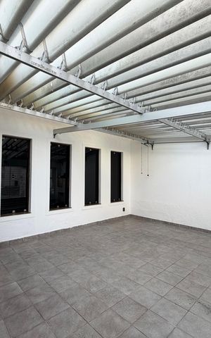 Casa para alugar com 255m², 4 quartos e 3 vagas Casa para alugar com 255m², 4 quartos e 3 vagasGaragem