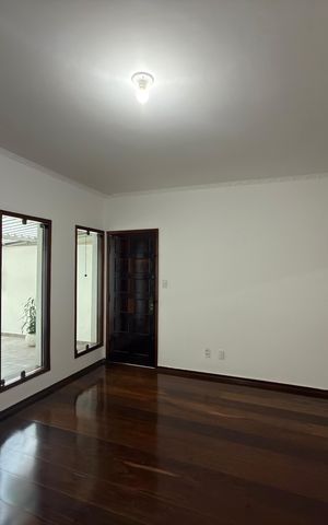 Casa para alugar com 255m², 4 quartos e 3 vagas Casa para alugar com 255m², 4 quartos e 3 vagasSala