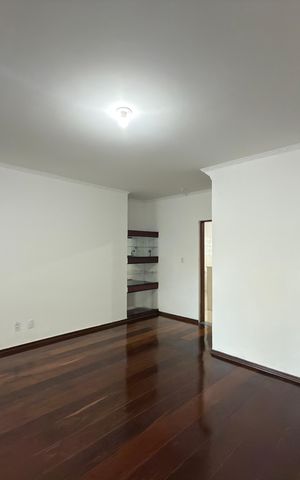 Casa para alugar com 255m², 4 quartos e 3 vagas Casa para alugar com 255m², 4 quartos e 3 vagasSala
