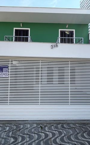 Casa para alugar com 255m², 4 quartos e 3 vagas Casa para alugar com 255m², 4 quartos e 3 vagasFachada