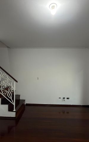 Casa para alugar com 255m², 4 quartos e 3 vagas Casa para alugar com 255m², 4 quartos e 3 vagasSala