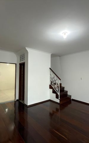 Casa para alugar com 255m², 4 quartos e 3 vagas Casa para alugar com 255m², 4 quartos e 3 vagasSala