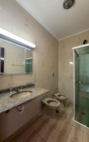 Casa para alugar com 255m², 4 quartos e 3 vagas Casa para alugar com 255m², 4 quartos e 3 vagasQuarto 1 - Suíte Banheiro