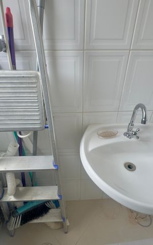 Apartamento à venda com 180m², 3 quartos e 4 vagas Apartamento à venda com 180m², 3 quartos e 4 vagasBanheiro da área dela serviço