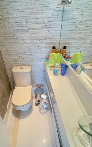 Apartamento à venda com 180m², 3 quartos e 4 vagas Apartamento à venda com 180m², 3 quartos e 4 vagasBanheiro 1
