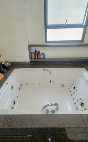 Apartamento à venda com 180m², 3 quartos e 4 vagas Apartamento à venda com 180m², 3 quartos e 4 vagasBanheiro da Suíte 2