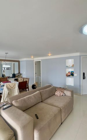 Apartamento à venda com 180m², 3 quartos e 4 vagas Apartamento à venda com 180m², 3 quartos e 4 vagasSala