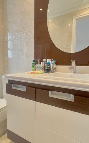 Apartamento à venda com 180m², 3 quartos e 4 vagas Apartamento à venda com 180m², 3 quartos e 4 vagasBanheiro da Suíte 1