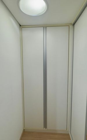 Apartamento à venda com 180m², 3 quartos e 4 vagas Apartamento à venda com 180m², 3 quartos e 4 vagasCloset